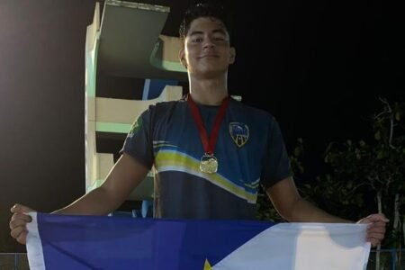 Nadadora Joan Peñaloza quebra recorde amazonense nos 400m Livre