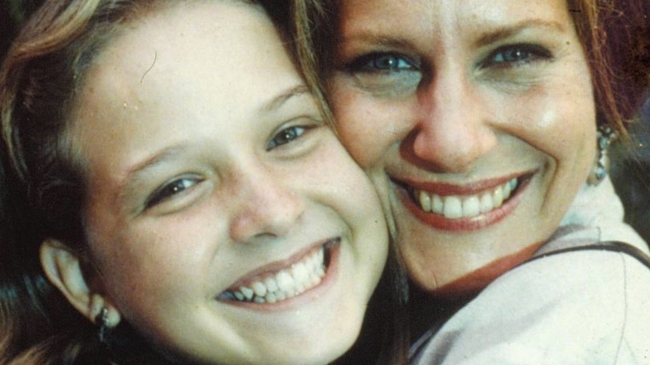 Fernanda Rodrigues diz que apanhou 'várias vezes' por causa de personagem em novela 3 Fernanda Rodrigues e Lucinha Lins como Bia e Estela na novela 'A Viagem'