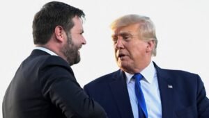 Trump indica senador J.D. Vance como vice-presidente.