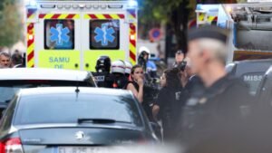 Policial ferido em ataque com faca em Paris