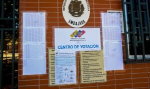 Venezuelanos em Brasília desejam mudanças por meio das eleições.