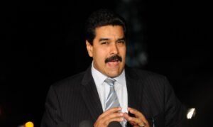 Venezuela expulsa diplomatas que contestam eleição.