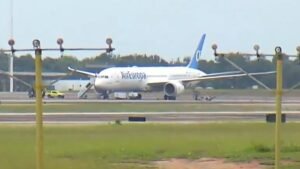 Passageiros de voo com turbulência chegam a Montevidéu; seis internados