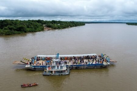 Nova balsa do Passarão oferece transporte diário a 200 comunidades indígenas.