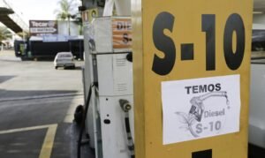 Importação de diesel russo mantém alta e alivia cotação da Petrobras