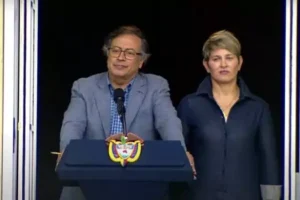 Presidente Gustavo Petro sanciona reforma da previdência na Colômbia.