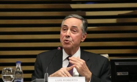 Barroso critica atuação do STF no combate à corrupção