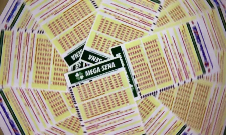 Mega-Sena sorteia R$ 120 milhões nesta terça-feira.