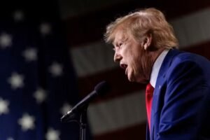 Trump critica presidente após desistência de Biden nos EUA