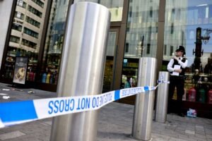 Homem preso por ataque com faca em Londres; menina de 11 anos hospitalizada