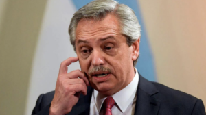 Funcionários do palácio presenciam Fernández puxar cabelo de ex-mulher
