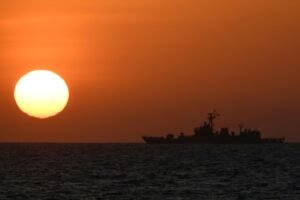 China realiza exercícios militares próximos a recife disputado com Filipinas