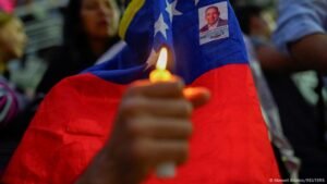 Tropas venezuelanas cercam embaixada argentina