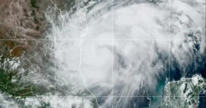 Furacão Francine se aproxima da costa da Louisiana, pode se tornar categoria 2