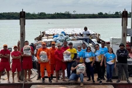 Baixo Rio Branco: Governo envia fardamento escolar e duas toneladas de alimentos a estudantes ribeirinhos Baixo Rio Branco: Governo envia fardamento escolar e duas toneladas de alimentos a estudantes ribeirinhos