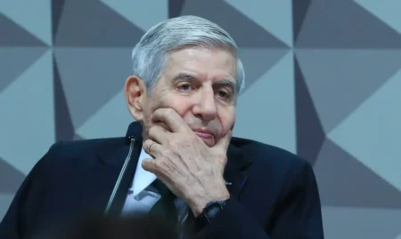 HELENO: MORAES EXIGE HISTÓRICO HELENO: MORAES EXIGE HISTÓRICO