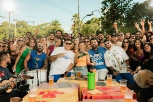 Menos é Mais e Simone Mendes lideram as 50 músicas mais tocadas de 2025 no Brasil; veja lista