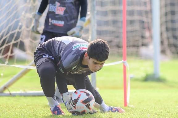 Goleiro roraimense Davi Medeiros faz preparação com profissionais do Mundão antes de se reapresentar no Vila Nova-GO